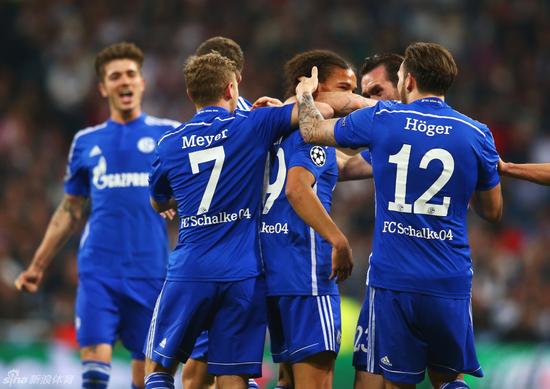 包含皇马鏖战西班牙，萨内刷新纪录的词条