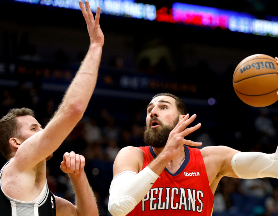 湖人鏖战快船，麦科勒姆刷新纪录